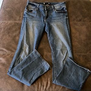 Women’s bootcut jeans, size 6